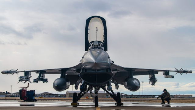 Πόλεμος στην Ουκρανία: Τα πρώτα F-16 παραδόθηκαν