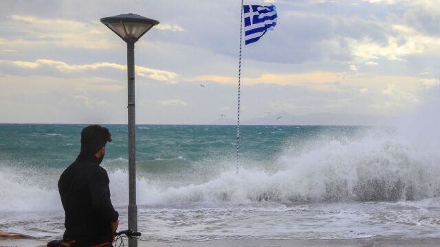 Καιρός: ''Έρχεται'' ο ''Ωμέγα Εμποδιστής'' και μαζί του φέρνει βοριάδες και πτώση της θερμοκρασίας - Πότε θα βρέξει