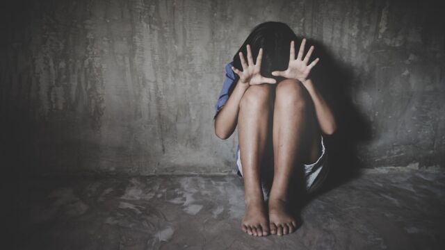 Σοκ στη Χαλκιδική: 90χρονος ασέλγησε σε 11χρονο κορίτσι και απείλησε τους γονείς με τσεκούρι και καραμπίνα