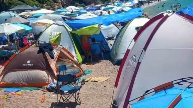 Εύβοια: Έπεσαν τα πρώτα πρόστιμα στους κατασκηνωτές που έκαναν ελεύθερο κάμπινγκ  στη Γαλάζια Λίμνη