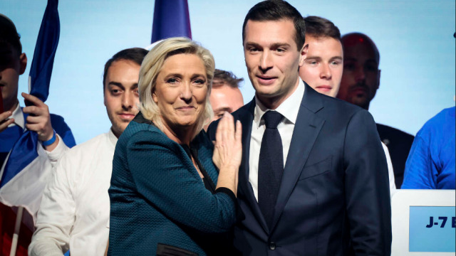 Γαλλικές εκλογές: Καθαρή νίκη Λεπέν και τρίτη θέση για Μακρόν - Τα τρία συμπεράσματα από τον α' γύρο σύμφωνα με το Politico
