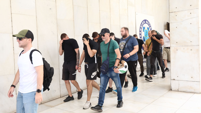 Λεωφόρος Αλεξάνδρας: Ελεύθεροι υπό όρους αφέθηκαν οι 25 από τους 74 συλληφθέντες για τους πυροβολισμούς έξω από το Απόστολος Νικολαΐδης
