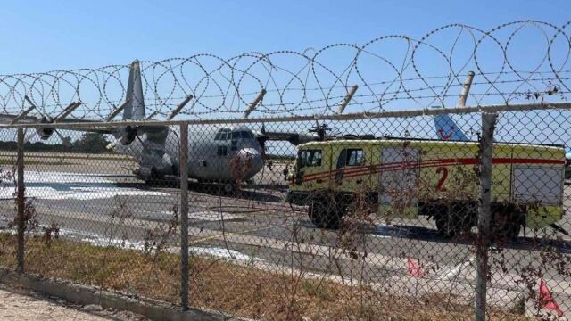 Κεφαλονιά: Ατύχημα με αεροσκάφος C-130 στο αεροδρόμιο - Το φτερό του προσέκρουσε σε πυλώνα