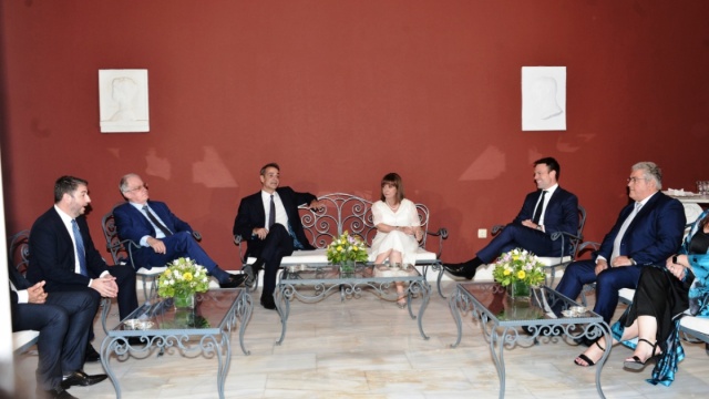 Τι είπαν Μητσοτάκης, Κασσελάκης και Ανδρουλάκης στο Προεδρικό για τον γάμο του προέδρου του ΣΥΡΙΖΑ