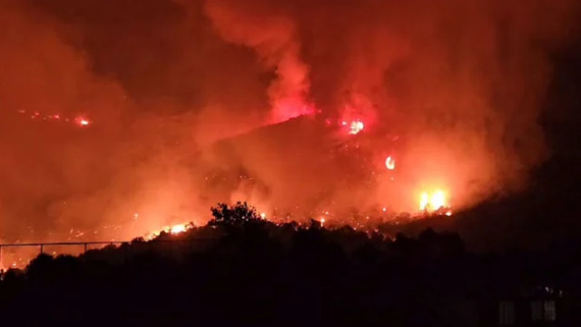 Μεγάλη φωτιά στην Εύβοια: Δύσκολη νύχτα, βελτιωμένη η εικόνα - Τραυματίστηκε πυροσβέστης, εκκενώθηκαν οικισμοί (Εικόνες & Βίντεο)