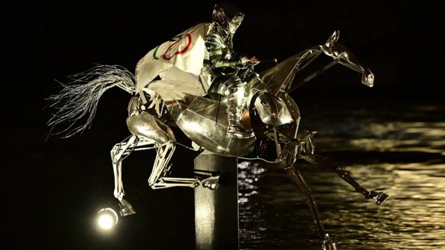 Ολυμπιακοί Αγώνες 2024: Αποκαλύφθηκε η ταυτότητα της μυστηριώδους αναβάτριας του μεταλλικού αλόγου