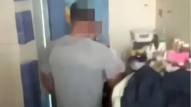 Σωφρονιστική υπάλληλος έκανε σεξ με κρατούμενο μέσα στο κελί του και την κατέγραψαν σε βίντεο