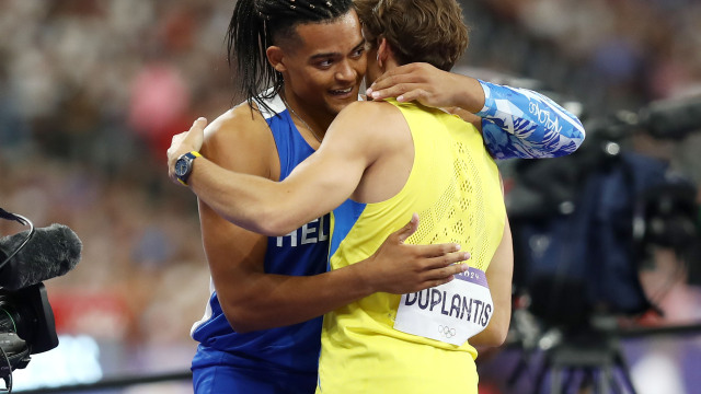 Ολυμπιακοί Αγώνες: Η αγκαλιά του Ντουπλάντις στον Καραλή και η αποθέωση του Μανόλο