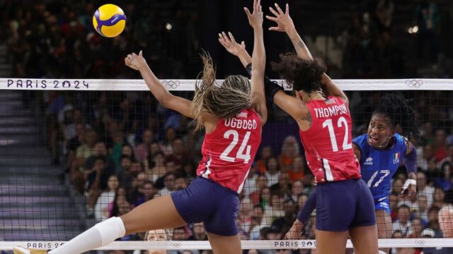 Medaglia d’oro dell’Italia nella pallavolo femminile a piedi contro gli Stati Uniti