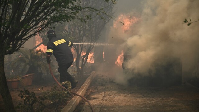 Φωτιά στην Αττική: Ενδείξεις για δύο ταυτόχρονες εστίες πυρκαγιάς στον Βαρνάβα