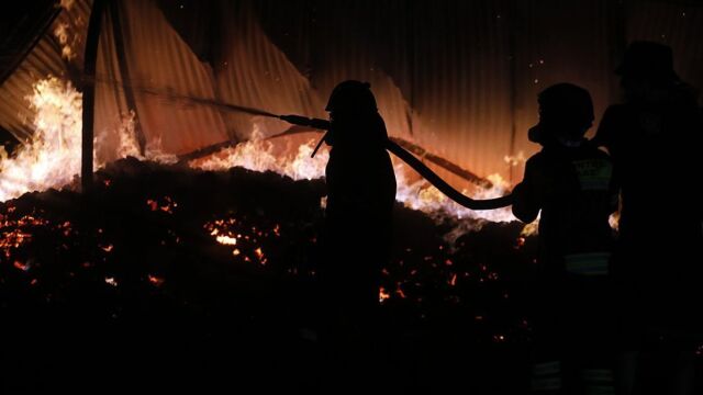 Φωτιά Αττική: Εντοπίστηκε σορός απανθρακωμένης γυναίκας στο Πάτημα Βριλησσιών - Σε βιοτεχνία που κάηκε