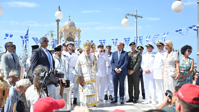 Τήνος: Με μεγαλοπρέπεια εορτάστηκε η Παναγία - Παρών και ο Νίκος Δένδιας (Εικόνες και βίντεο)