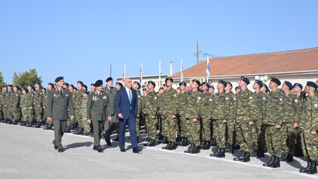 Ο Δένδιας ανακοίνωσε σαρωτικές αλλαγές στη στρατιωτική θητεία - Τι είπε για εκπαίδευση, εξοπλισμό και εθελοντική στράτευση των γυναικών