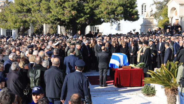 Κώστας Σημίτης: Η Ελλάδα αποχαιρέτησε τον εκσυγχρονιστή πρωθυπουργό της - Δείτε εικόνες και βίντεο - Ποιοι έδωσαν το παρών (Όλα τα ονόματα)