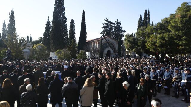 Κηδεία Σημίτη: Ετάφη ο πρώην πρωθυπουργός στο Α' Νεκροταφείο Αθηνών (Εικόνες & Βίντεο)