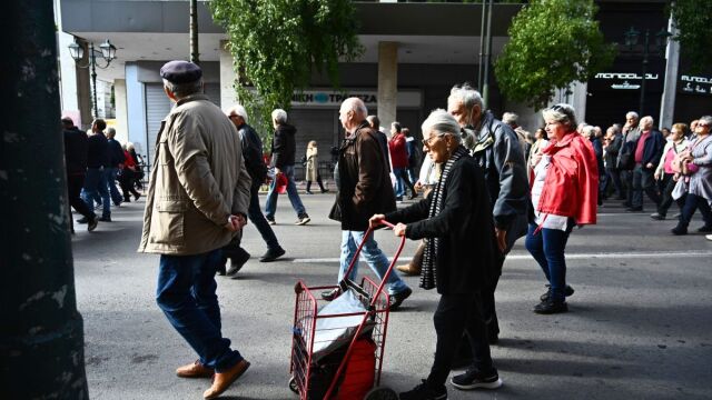 Σε νευρική κρίση χιλιάδες συνταξιούχοι του Δημοσίου: Καλούνται να επιστρέψουν μισθούς μίας 5ετίας - Προσφυγές στα δικαστήρια, τι ισχύει με τον νόμο