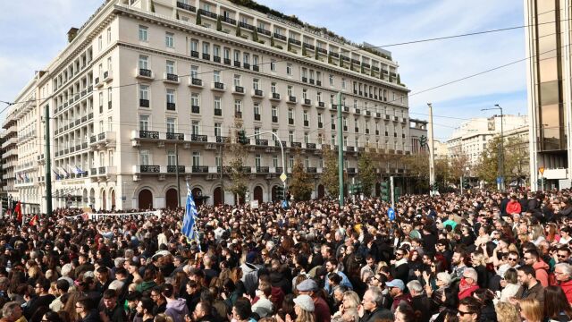 Τα ρωσικά trolls και bots που πουσάρουν τη διαδήλωση για τα Τέμπη, οι πληρωμένοι προπαγανδιστές και η σύνδεση με τη Ρουμανία