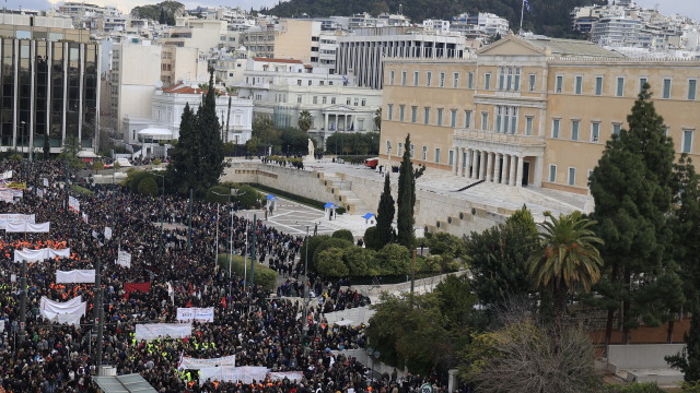 Τέμπη: Live τα συλλαλητήρια σε πάνω από 380 πόλεις σε Ελλάδα και εξωτερικό για τη συμπλήρωση των δύο χρόνων από την σιδηροδρομική τραγωδία (Βίντεο και εικόνες))