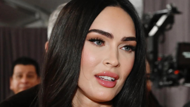 H Megan Fox ποζάρει όπως η Pamela Anderson: Χωρίς ίχνος μακιγιάζ 