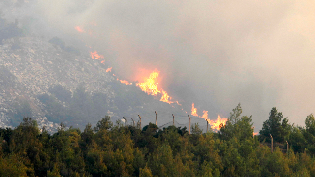 Εφιαλτική φωτιά στην Αττική: Σε Καλλιτεχνούπολη και Γραμματικό τα μεγάλα μέτωπα - Νέα αναζωπύρωση στην Ανατολή