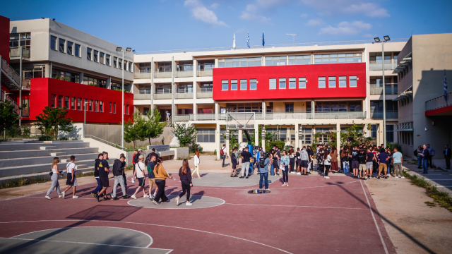 Σοκ στο Ηράκλειο: 14χρονος μαθητής χτύπησε και άφησε αιμόφυρτο διευθυντή Γυμνασίου