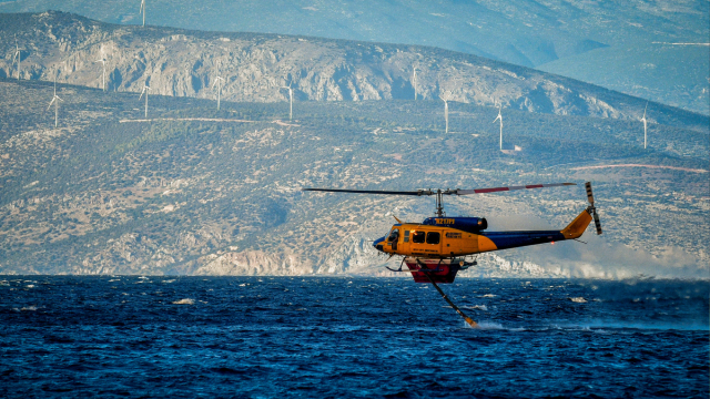 Τραγωδία στη φωτιά στο Ξυλόκαστρο: Εντοπίστηκαν δύο απανθρακωμένες σοροί, εξετάζεται αν πρόκειται για τους αγνοούμενους - Συνεχίζεται η μάχη με τις φλόγες (Εικόνες)